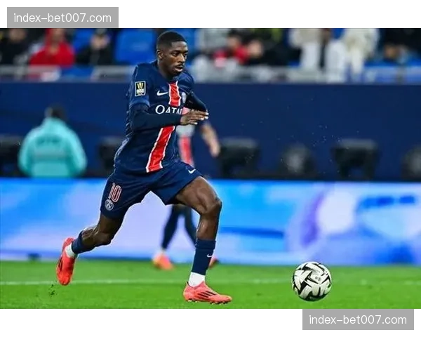 前法国国脚评述:大量球队使用双后腰是法甲本赛季观赏性下降的主因 前法国国脚评述:大量球队使用双后腰是法甲本赛季观赏性下降的主因