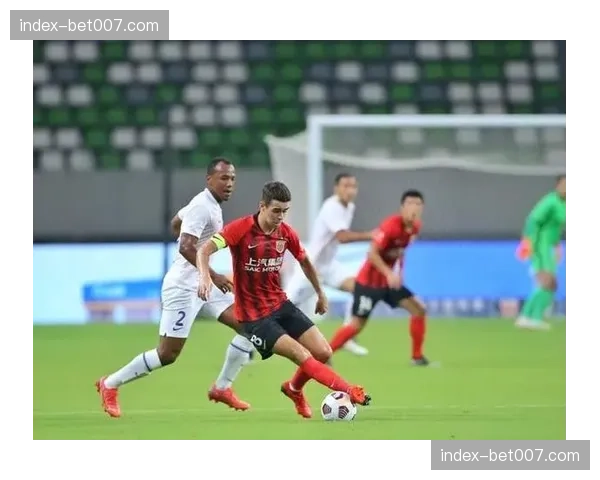 战术复盘:海港队如何通过边中结合击穿泰山队防线 战术复盘:海港队如何通过边中结合击穿泰山队防线