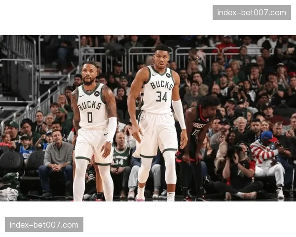 分析：复盘雄鹿队防守效率下滑——大洛佩斯防挡拆外扩与球队侧翼协防轮转速度的矛盾。